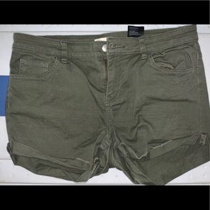H&M army green shorts